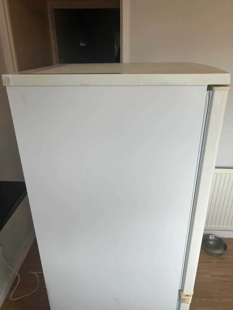 LOGIK FRIDGE FREEZER