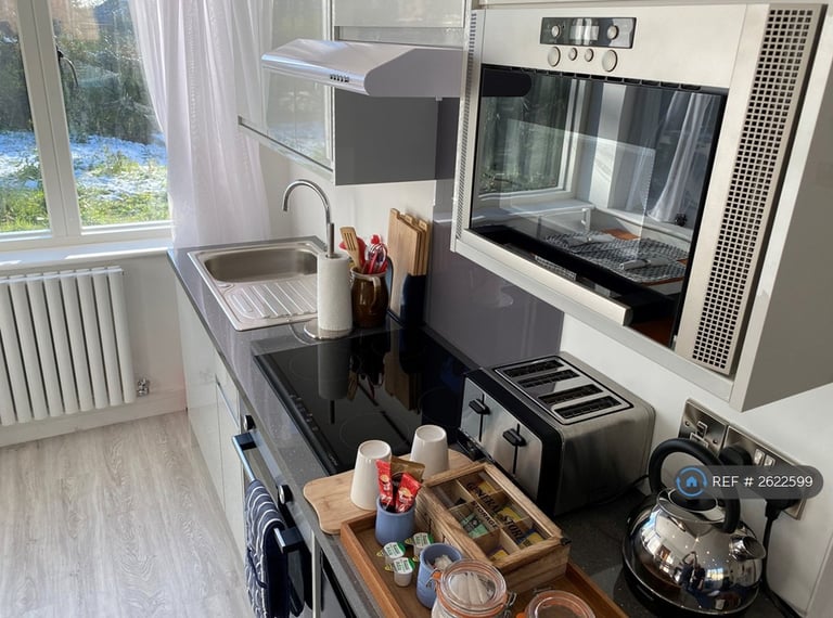 Studio flat in Surrenden Crescent, Brighton, BN1 (#2622599)