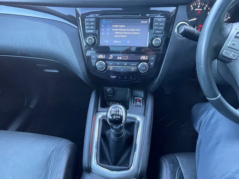 2015 Nissan Qashqai 1.6 DIG-T Tekna SUV 5dr Petrol Manual 2WD Euro 6 (s/s) (163