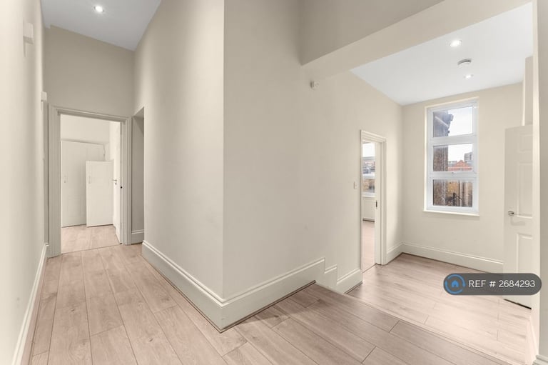 3 bedroom flat in Commercial Road, London, E1 (3 bed) (#2684293)