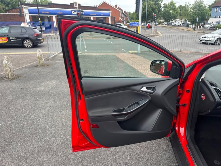 2015 Ford Focus 1.0T EcoBoost Titanium Euro 6 (s/s) 5dr HATCHBACK Petrol Manual