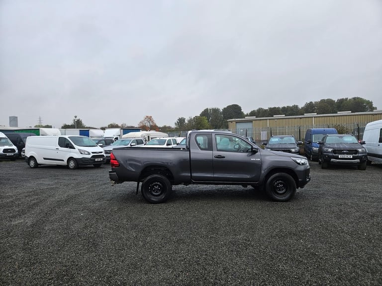 2022 ON 72 PLATE TOYOTA HILUX ACTIVE D-4D 4WD 150BHP 2400CC KING CAB PICKUP ULEZ
