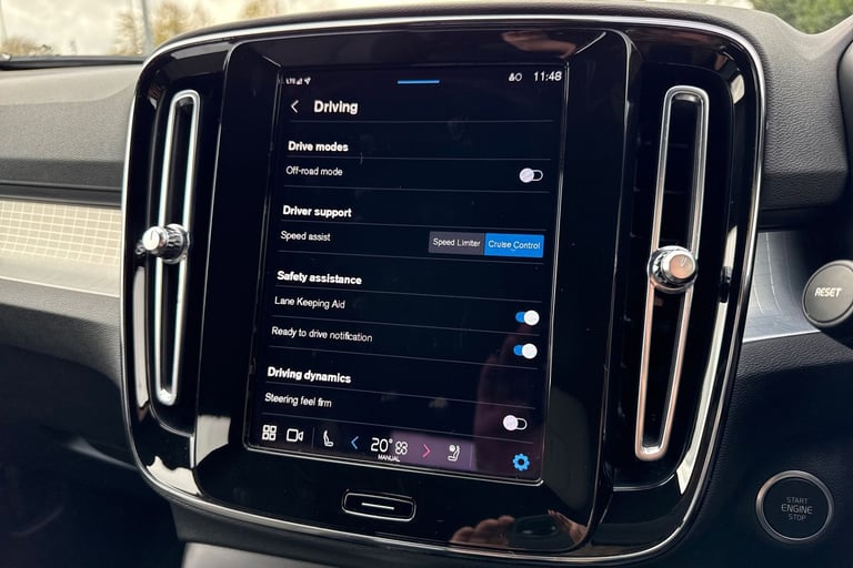 2023 Volvo XC40 2.0 B3 MHEV Plus DCT Auto Euro 6 (s/s) 5dr SUV PETROL Automatic