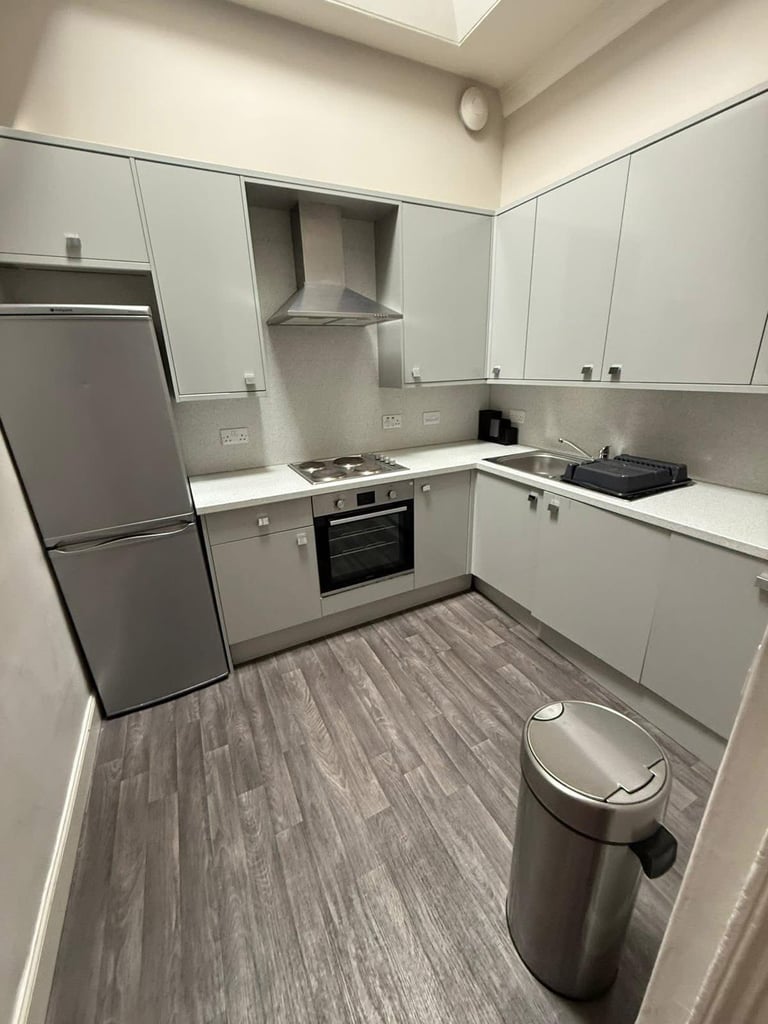 Room to rent in 3-bed flat