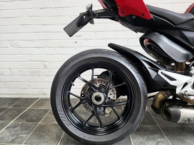 Ducati Streetfighter 955 V2