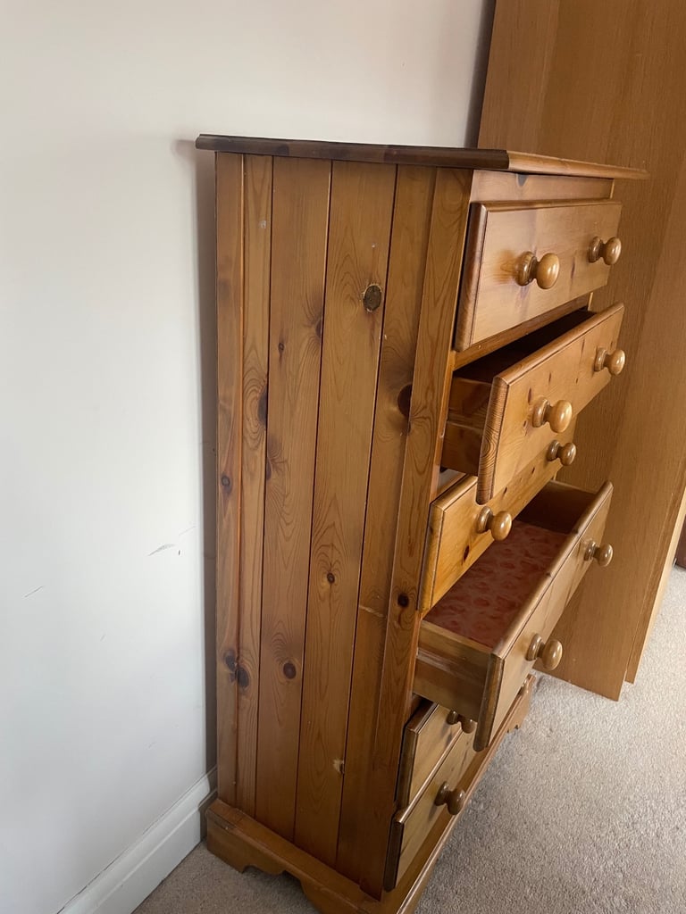 Pine chest of drawers