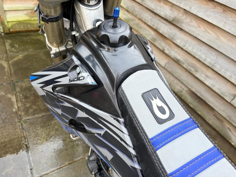 2008 / 08 Yamaha WR250F £2750 Blue 7595 miles.