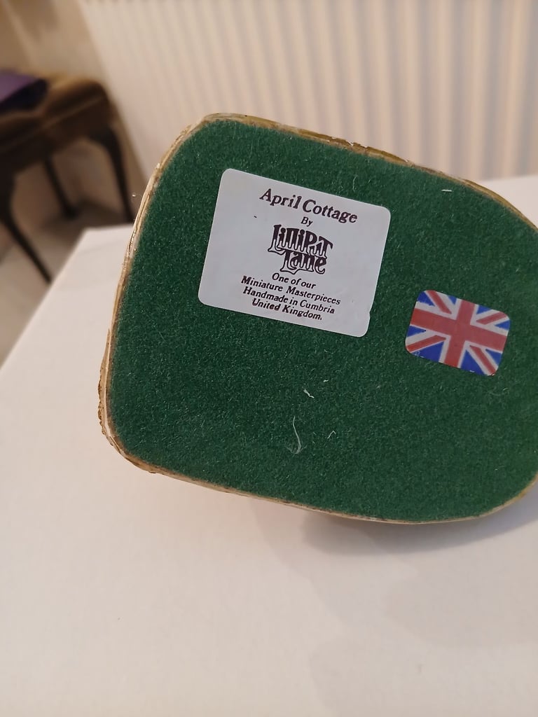 2 Lilliput lane cottages 