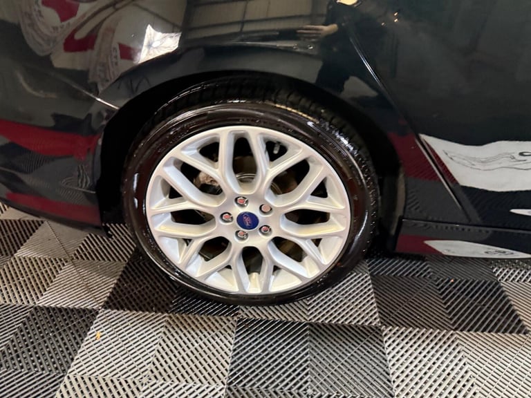 2017 Ford Focus 1.0T EcoBoost ST-Line Euro 6 (s/s) 5dr ESTATE Petrol Manual