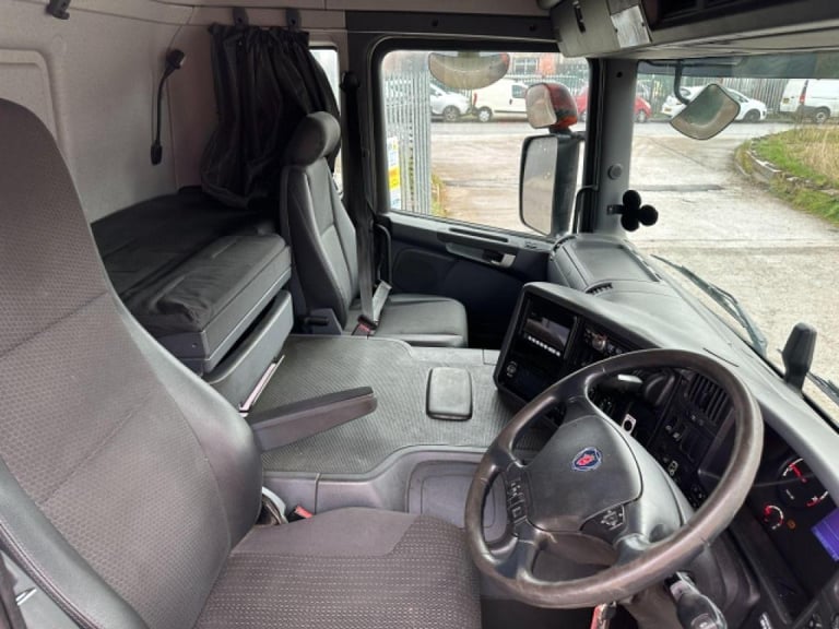 Scania P250 DB 4X2 CURTAIN SIDE WITH TUCKAWAY TAIL LIFT
