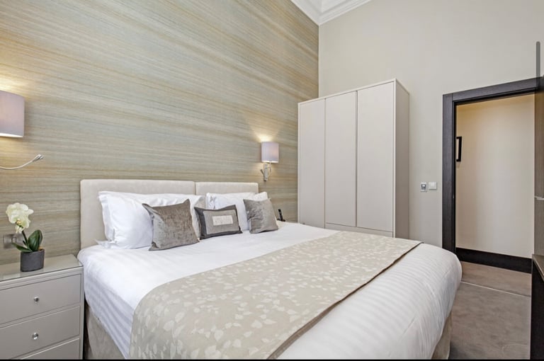 South Kensington - SW7 Three Bedroom Apartment Short Term Let £3430 per week 