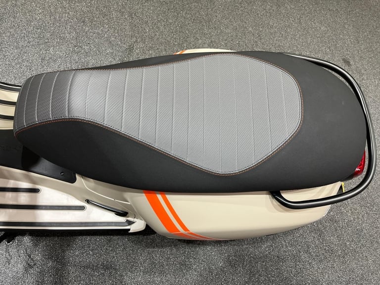 Piaggio Vespa GT GTV 300 scooter, 2024