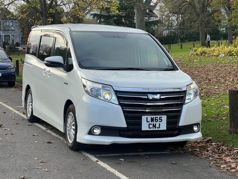 2015 Toyota Noah MPV Hybrid Electric  Automatic