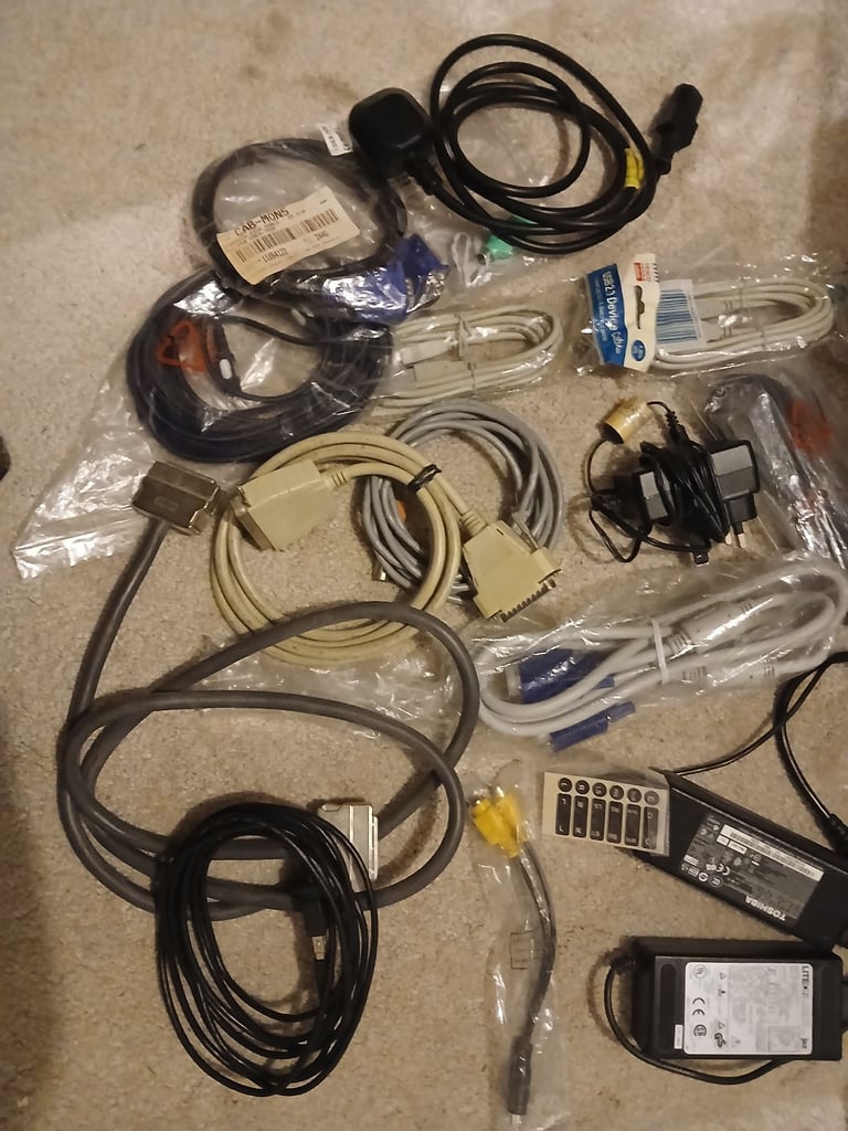 Hugh joblot  computer  leads and accessories 