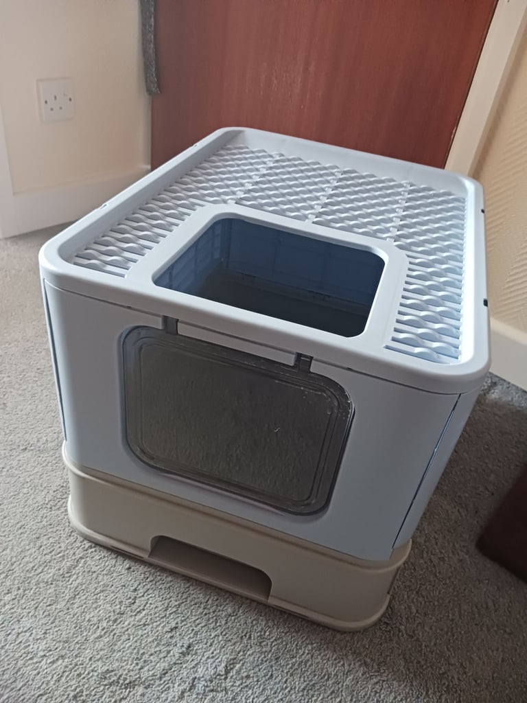 Modern cat litter tray