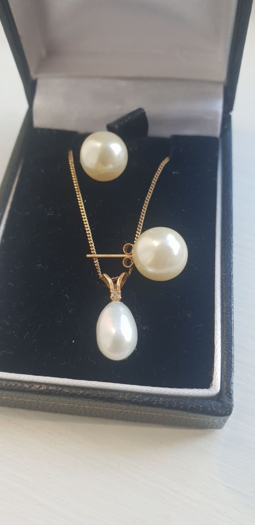 image for 9ct gold chain pearl and diamond pendant earring set 
