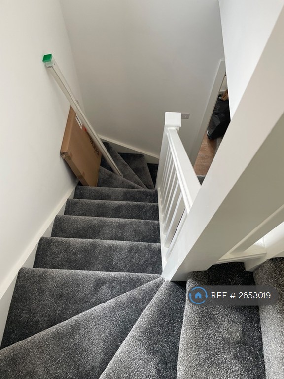 1 bedroom in Hereward Gardens, London, N13 (#2653019)