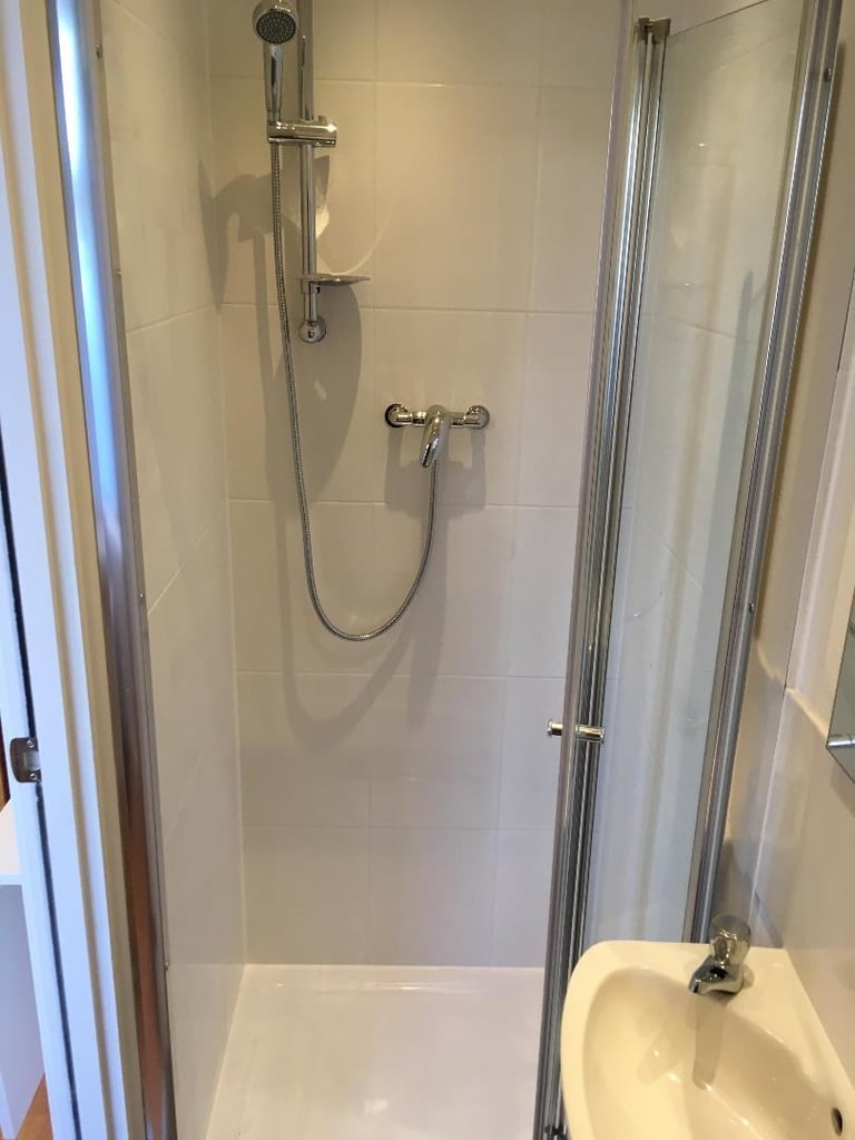 Includes Bills New Studio Flat DBedRoom Shower Separate Kitchen Garden NearTubeBusShopsGreen Space 