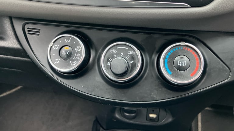 2017 Toyota Yaris 1.33 VVT-i Icon 5dr CVT Petrol Hatchback Hatchback Petrol Automatic