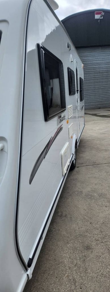 STUNNING ELDDIS 556 FULL 6 BERTH TRIPLE BUNKS + AWNING