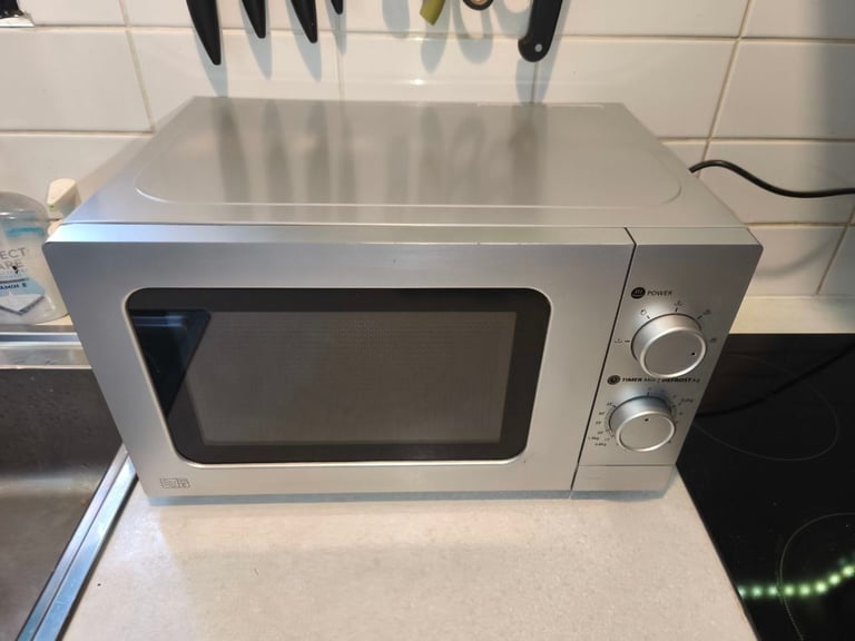 Microwave GEORGE 700 W * Like New