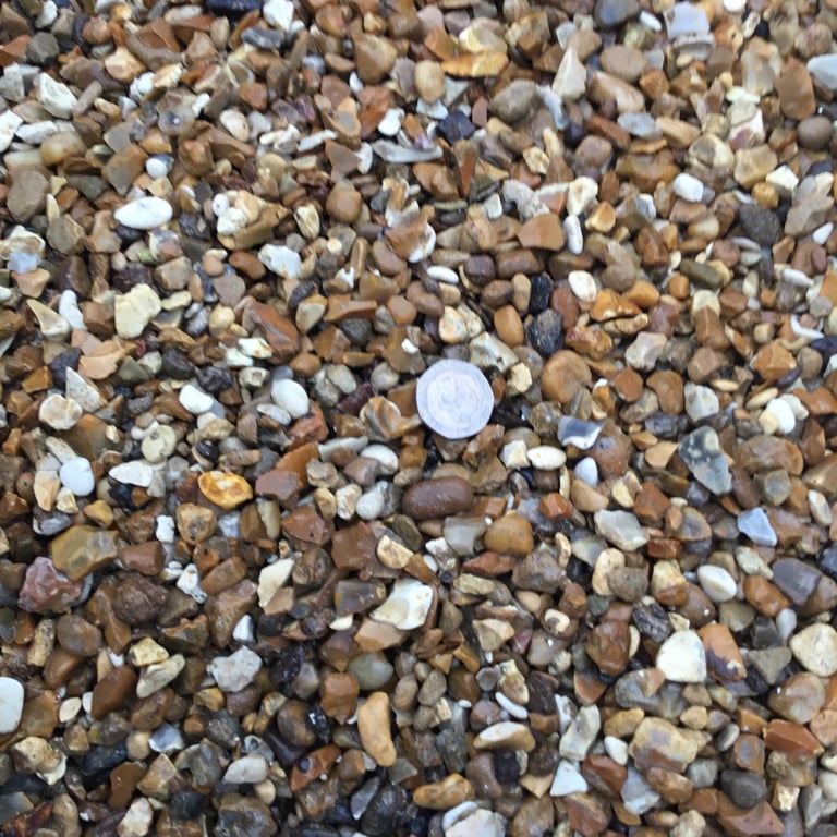 image for 900 kg bulk bags of golden shingle garden and driveway chips FREE DELIVERY 