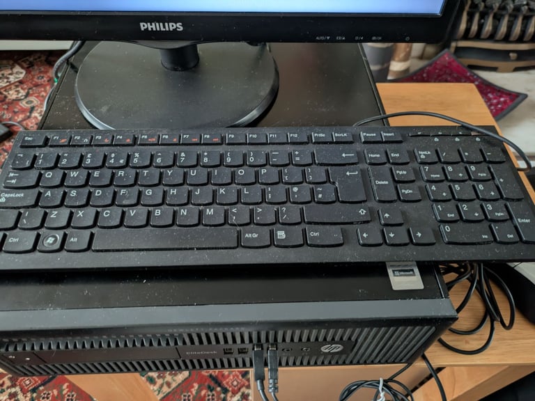 Gaming SFF PC Monitor keyboard mouse runs silent 32gb,1050ti
