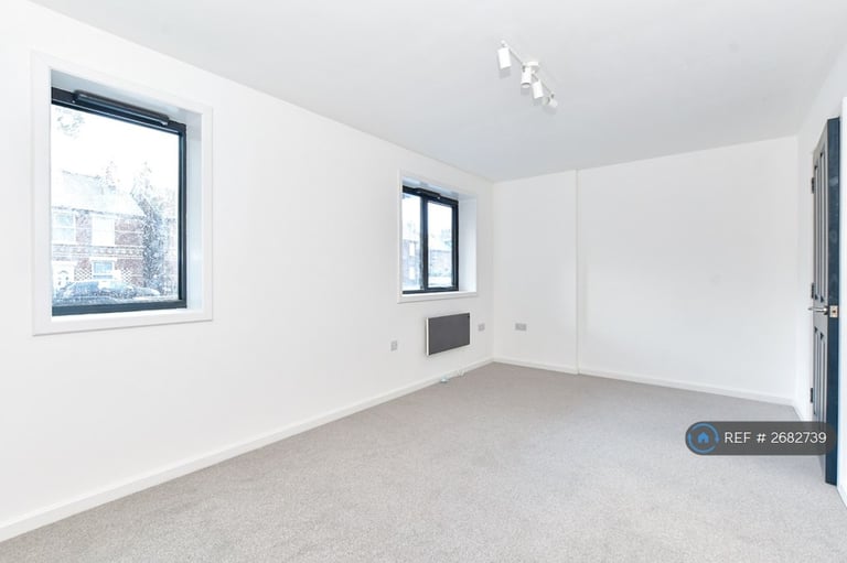 1 bedroom flat in Maidstone Road, Paddock Wood, Tonbridge, TN12 (1 bed) (#2682739)