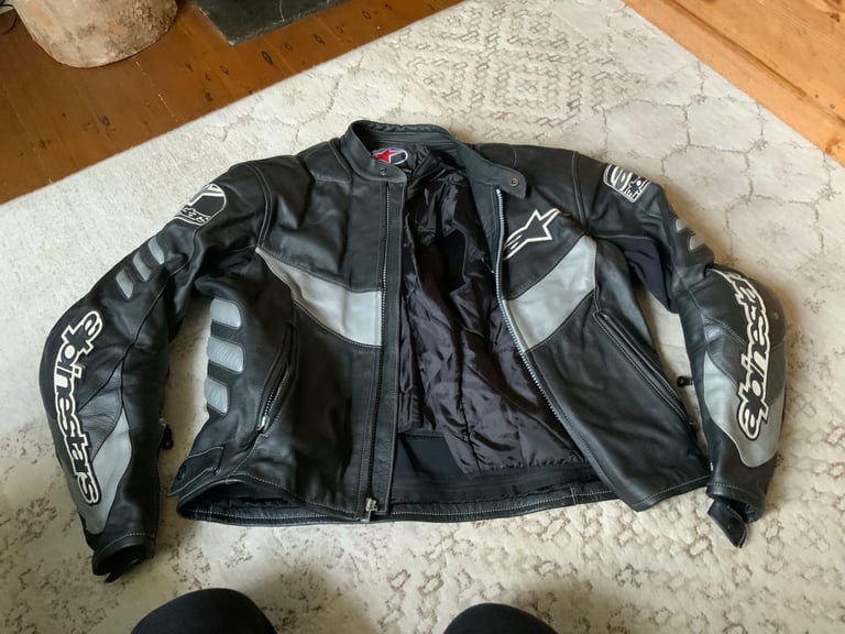 Alpinestars leather motorcycle jacket and trousers . 42-44 chest . 34-36 waist 