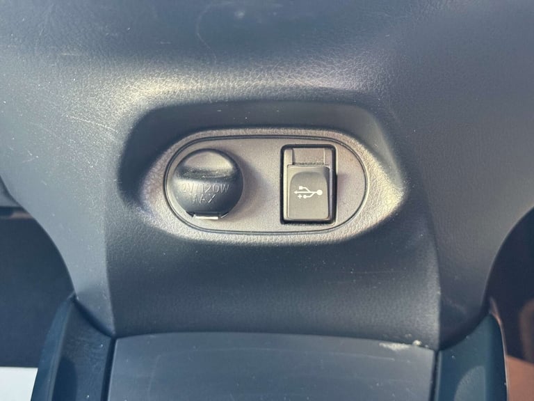 2017 Toyota Yaris 1.3 Yaris Design VVT-i 5dr - NATIONAL DELIVERY* Hatchback Petrol Manual