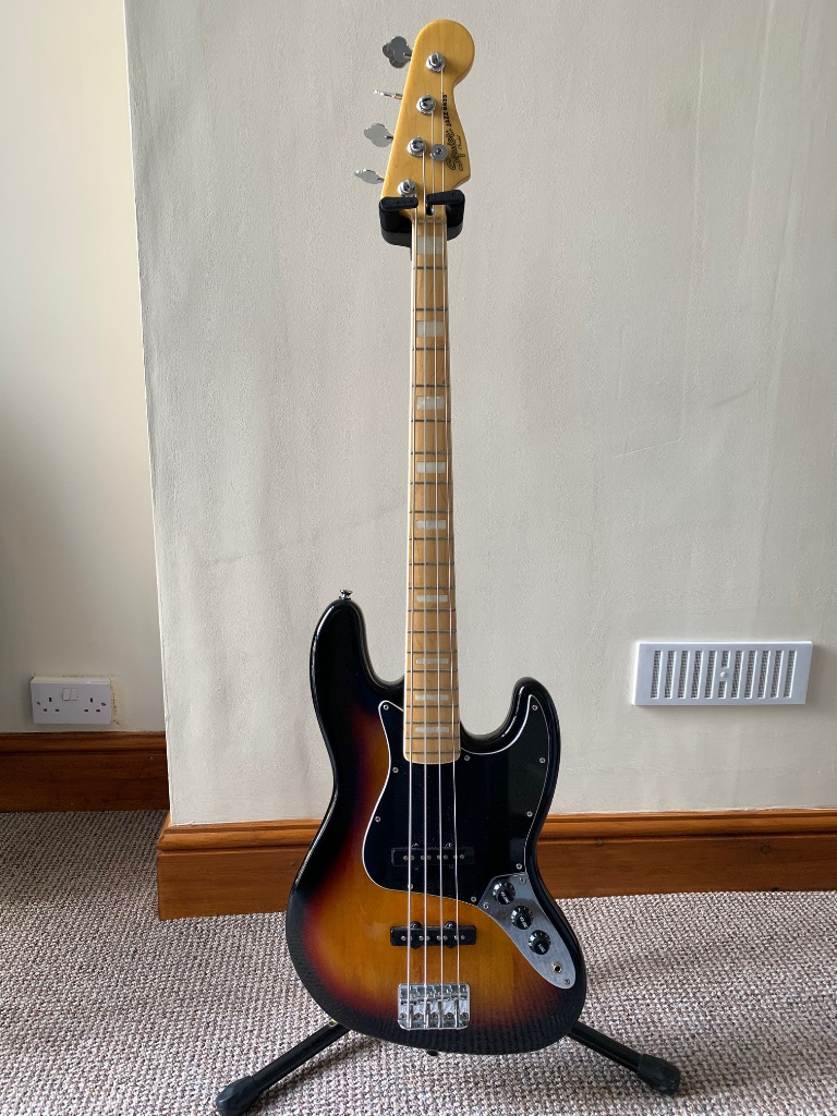 Squier-bass in England - Gumtree