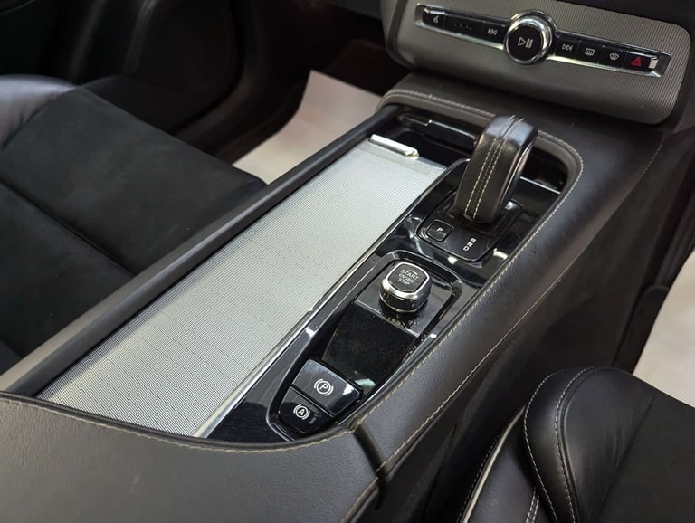 2022 Volvo XC90 2.0 XC90 R-Design B5 MHEV AWD Auto 4WD 5dr SUV Hybrid Automatic