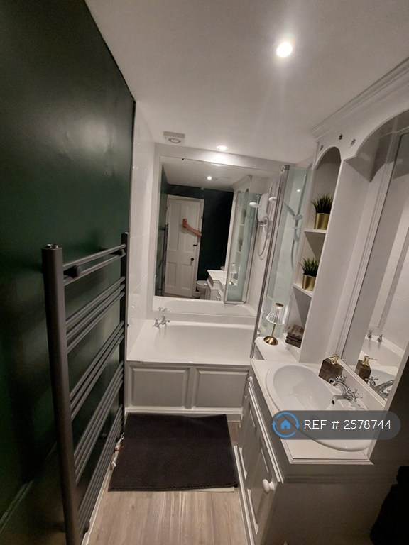 2 bedroom flat in Dover Place, Bristol, BS8 (2 bed) (#2578744)