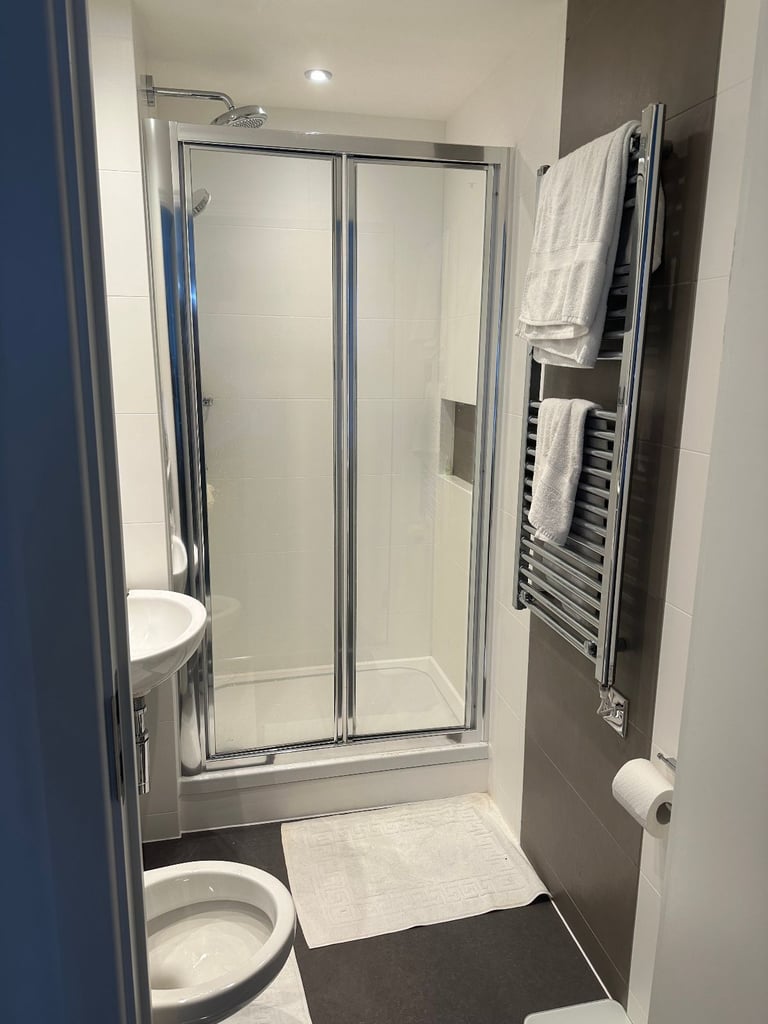 Modern 2 BHK Flat - Looking for a Roommate from February 1st | The Junction, Leeds