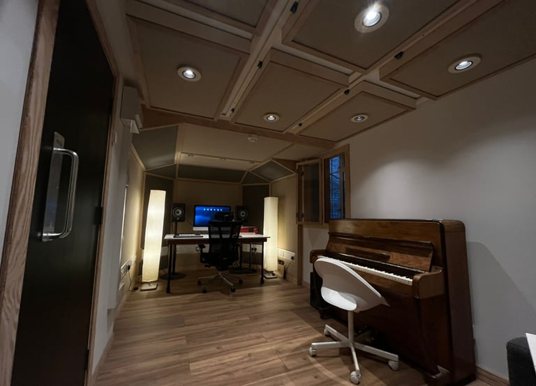 Bright Creative Studio Available – Playhouse East, Hackney 