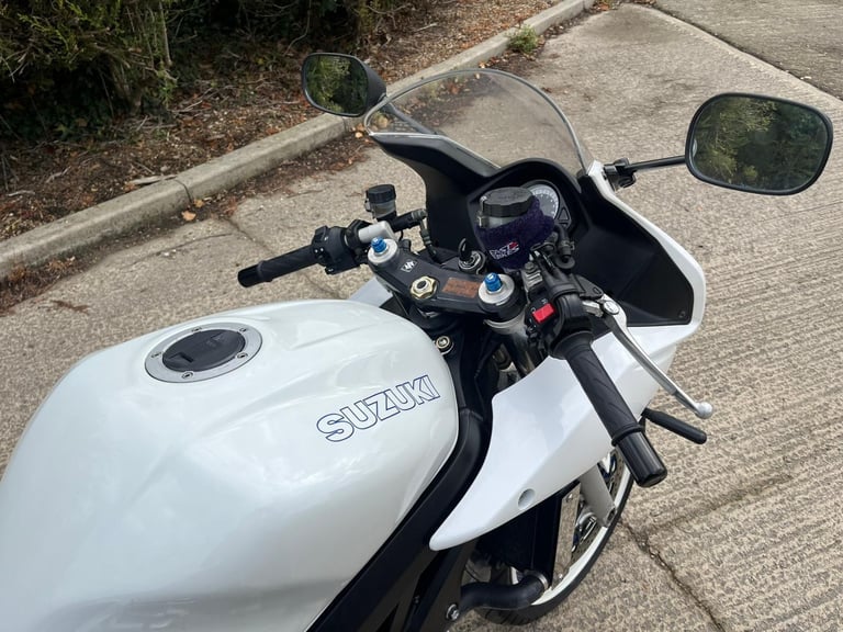 2007 57 SUZUKI SV1000S SPORTS TOURING SV 1000 SV1000 WHITE 19k MILES NEW MOT