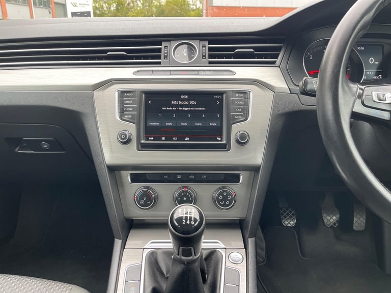 2015 Volkswagen Passat 1.6 TDI BlueMotion Tech S Euro 6 (s/s) 4dr SALOON Diesel Manual