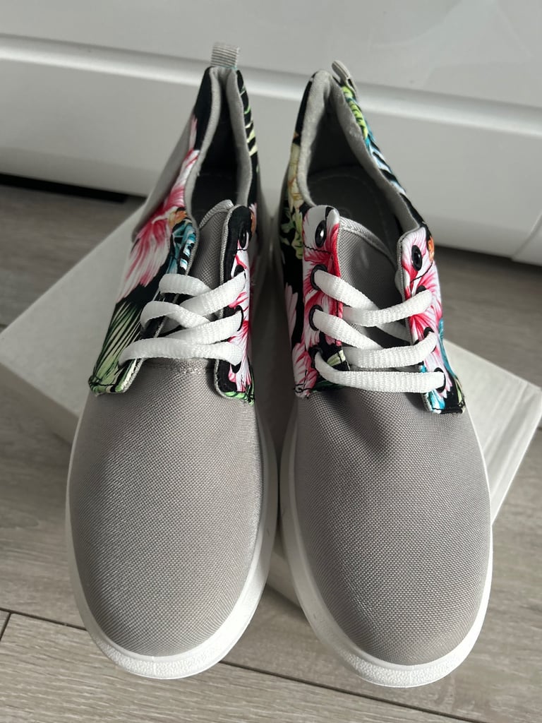 Brand new women trainers size 6 grey
