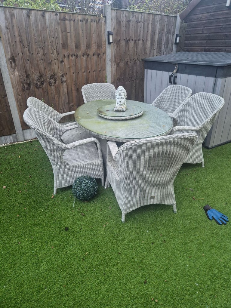 Large garden table & six chairs