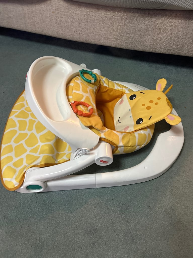 Sit me up giraffe chair with tray 