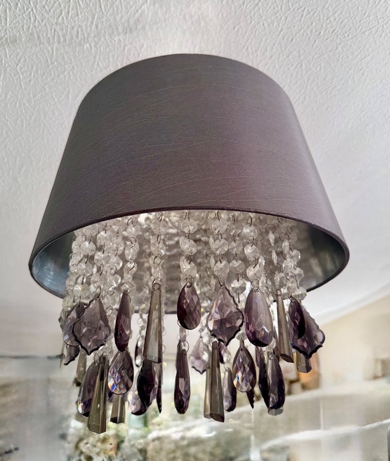 Grey pleated satin shade with drop cristals Measuring 35x 35 cm. Drop crystal plastic 
