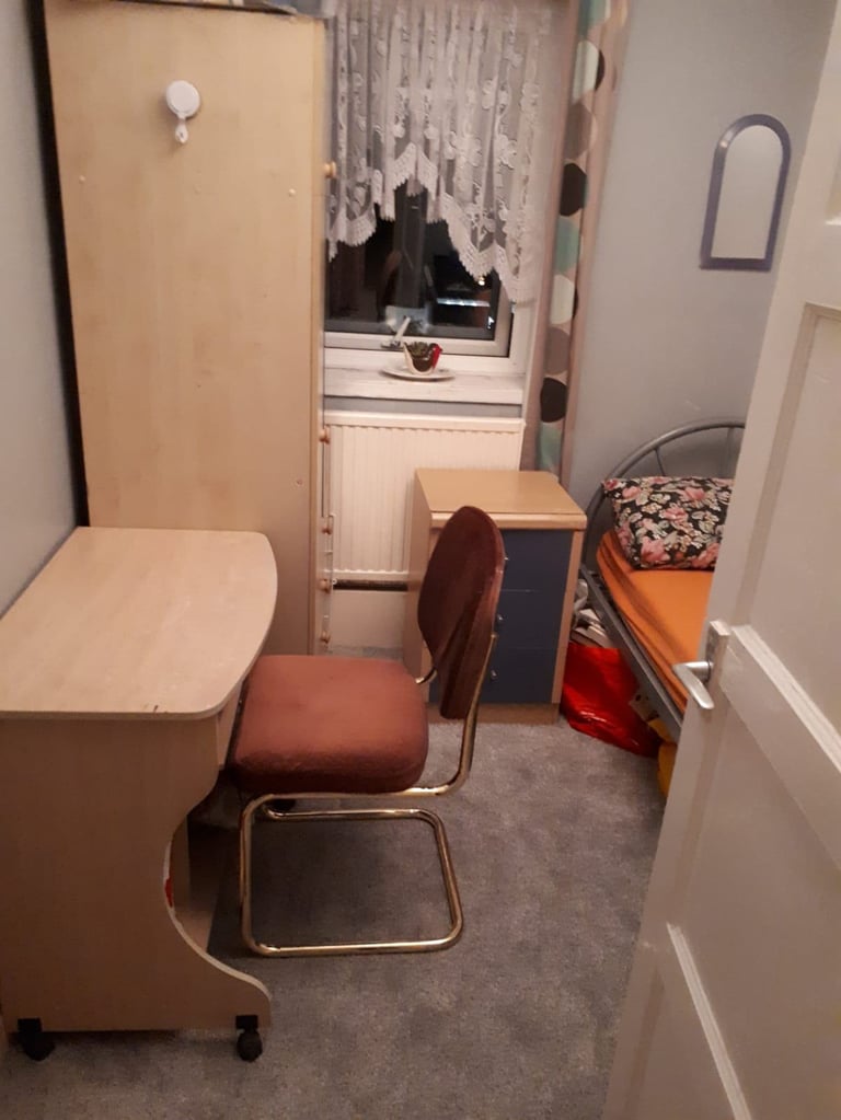 Room for rent £800 per month no deposit short term only in Belsize park / Hampstead Heath Camden