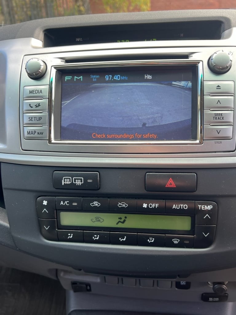 2013 Toyota Hilux 3.0 D-4D Invincible Pickup Double Cab 4dr Diesel Manual 4WD Euro 5 (171 ps) PIC...