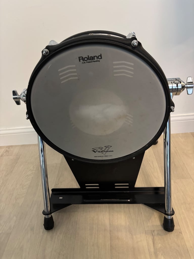 6 piece Electric Roland Drum kit plus hardware
