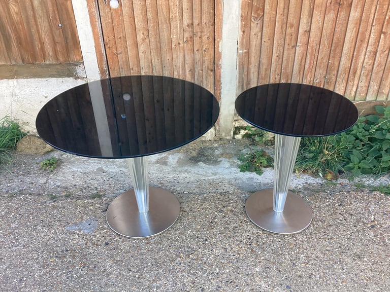 Restaurant large and small round tables with tempered glass excellent condition 