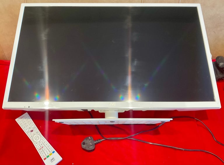 JVC 32 inch LED Smart TV with built-in DVD player PLUS RGTech Monarch 50 HD Aerial