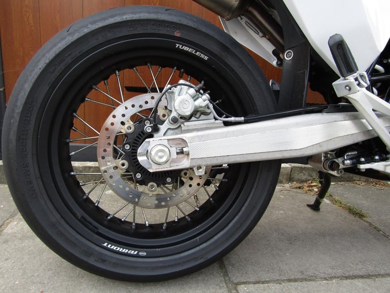HUSQUVARNA SUPER MOTO 701 *ONLY 1400 MILES* S C EXHAUST * LOVELY * REDUCED* 