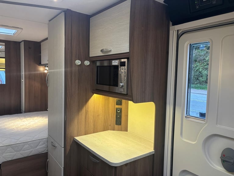 2019 VENUS 570-4, LIGHT WEIGHT FIXED BED, ONE OWNER, MOVER, ............NOW SOLD