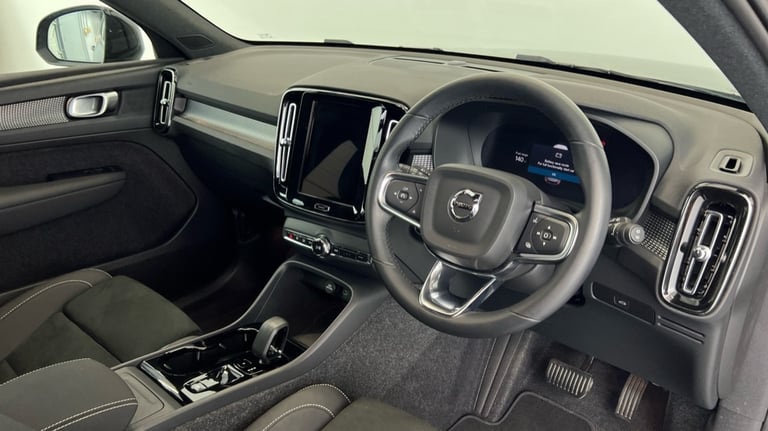 2025 Volvo XC40 Black Edition Plus, B3 Mild hybrid, Petrol (Rear Camera, BLIS) Estate Petrol Auto...