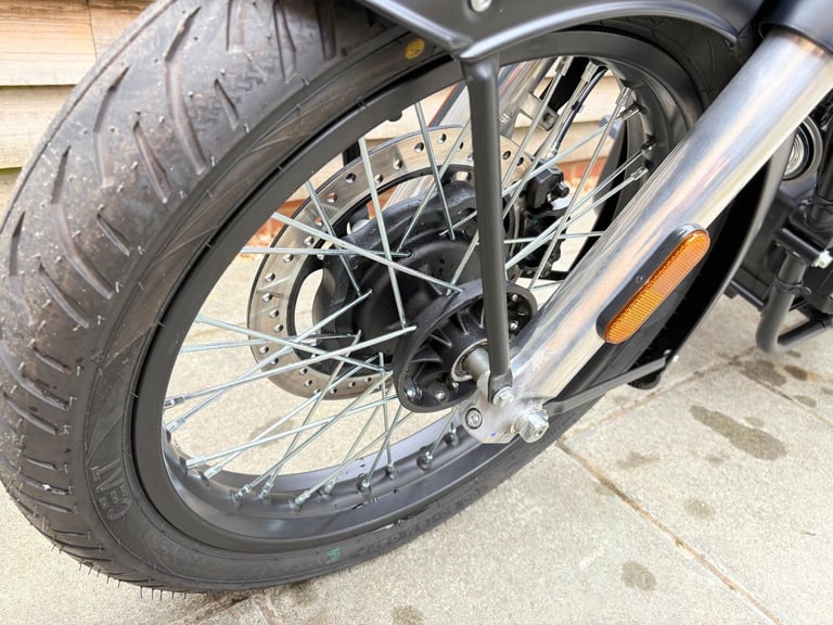 2023 / 23 Royal Enfield CLASSIC 350 £3250 Black 201 miles.